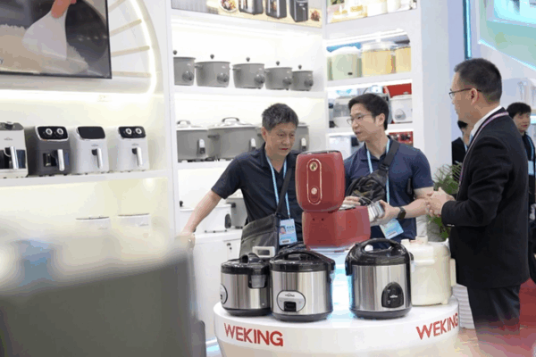 Empresas chinas navegan tensiones comerciales con EE.UU. Empresas_chinas_navegan_tensiones_comerciales_con_EE_UU_ video poster