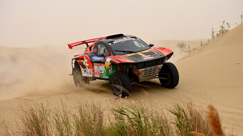 Etapa_8_del_Rally_Taklimakan__Carreras_Extremas_en_el_Desierto video poster