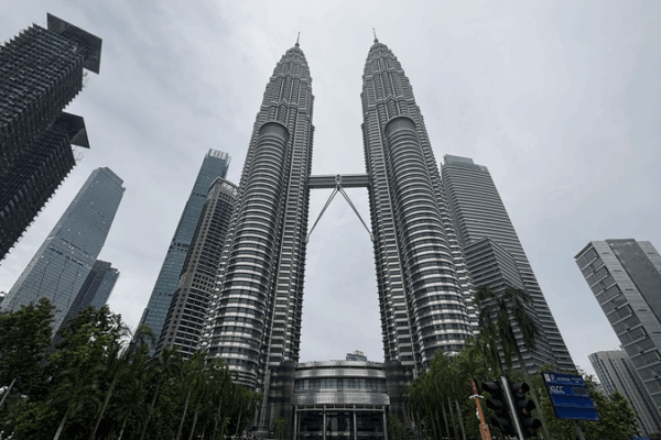 El Primer Ministro Chino Llega a Kuala Lumpur para una Cumbre Histórica El Primer Ministro Chino Llega a Kuala Lumpur para una Cumbre Histórica