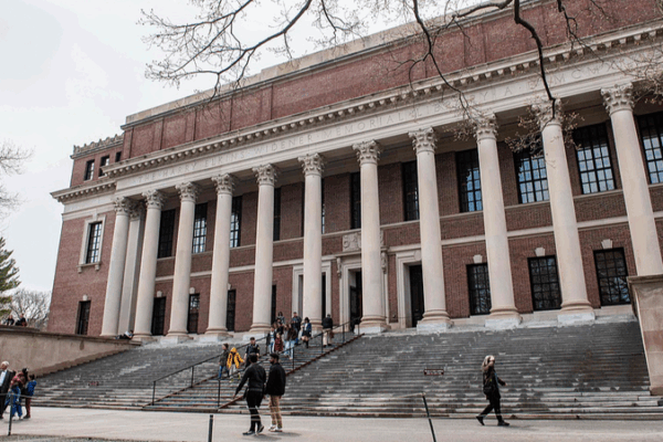 China denuncia prohibición de EE. UU. sobre inscripciones internacionales de Harvard