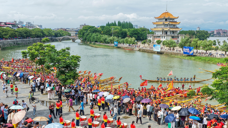 Hunan Celebra Duanwu con un Colorido Desfile de Barcos Dragón Hunan Celebra Duanwu con un Colorido Desfile de Barcos Dragón