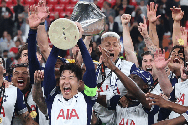 Tottenham pone fin a sequía de trofeos con victoria 1-0 sobre el Man United Tottenham pone fin a sequía de trofeos con victoria 1-0 sobre el Man United
