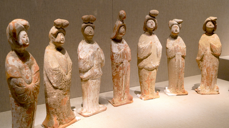 Figurillas Tang: Guardianes de una Era Próspera