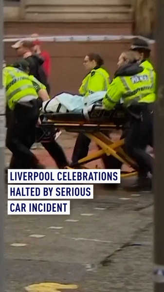¡Auto se estrella contra aficionados del Liverpool, 27 hospitalizados! ¡Auto se estrella contra aficionados del Liverpool, 27 hospitalizados! video poster