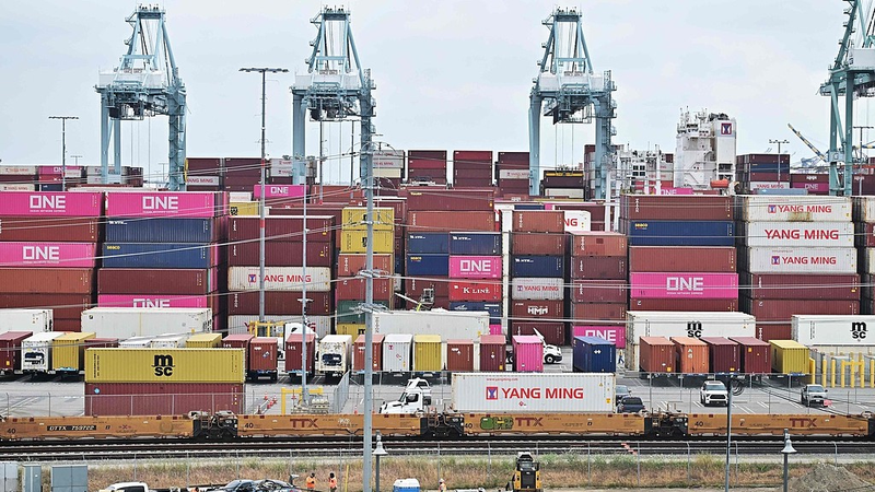 EE. UU. busca conversaciones urgentes con el continente chino en medio de la agitación por aranceles video poster