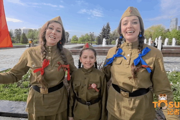 Tres generaciones se unen con homenaje a “Katyusha” en Moscú Tres generaciones se unen con homenaje a "Katyusha" en Moscú video poster
