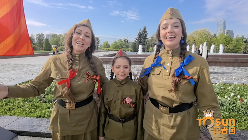 Tres generaciones se unen con homenaje a "Katyusha" en Moscú video poster