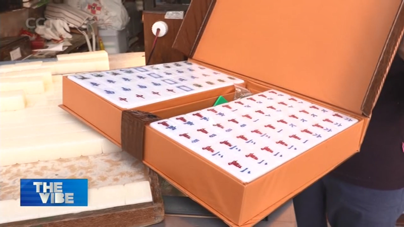 La última mujer talladora de mahjong en Hong Kong revive un arte moribundo video poster
