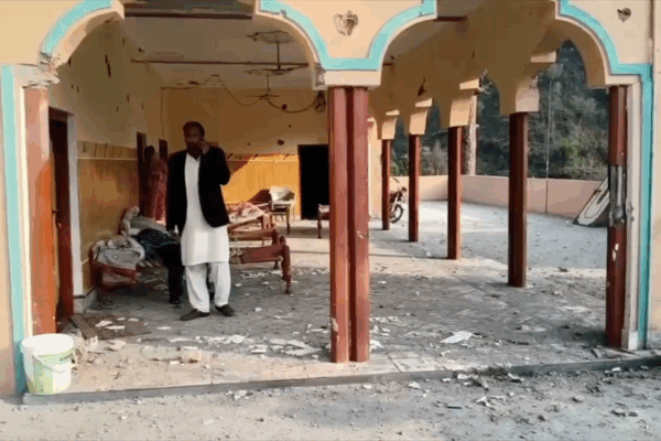 Ataques con Misiles en Pakistán: Hogares Dañados, Aumentan las Víctimas video poster