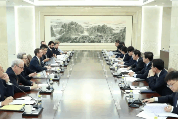 El Reino Unido y el continente chino se unen por un futuro más seguro en la IA