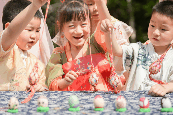 Lixia_llega__Abrazando_las_tradiciones_de_verano_en_el_continente_chino