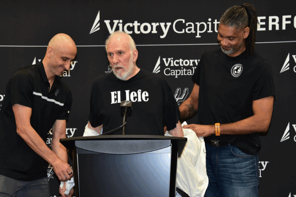 Los Spurs Inician una Nueva Era: Popovich Cede el Testigo a Mitch Johnson Los_Spurs_Inician_una_Nueva_Era__Popovich_Cede_el_Testigo_a_Mitch_Johnson