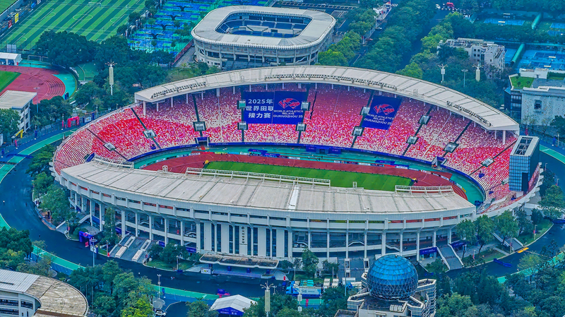 Los_atletas_aplauden_las_pistas_de_Guangzhou_en_los_relevos_mundiales_de_atletismo