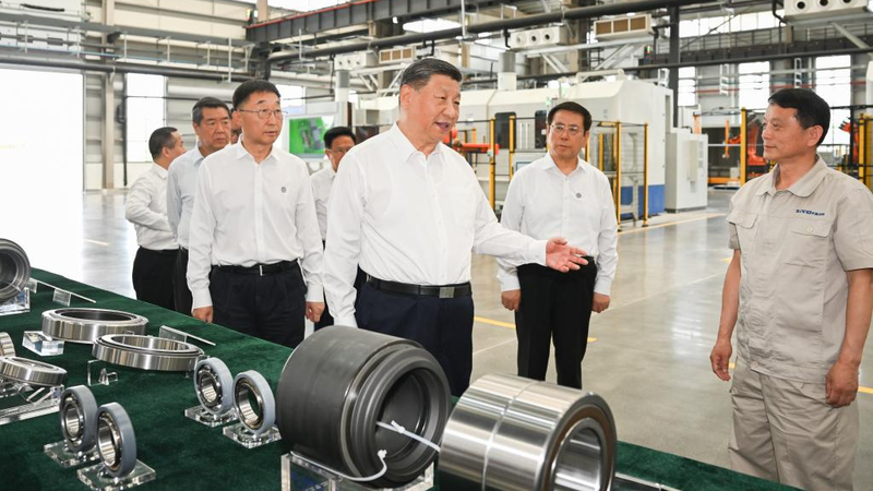 Xi Jinping insta a impulsar la manufactura para la modernización