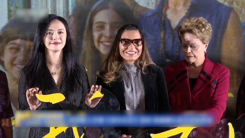 Ganador del Oscar "Sigo Aquí" Brilla en el Estreno de Beijing video poster