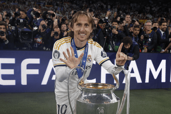 Modric se despide: una salida legendaria del Real Madrid Modric_se_despide__una_salida_legendaria_del_Real_Madrid