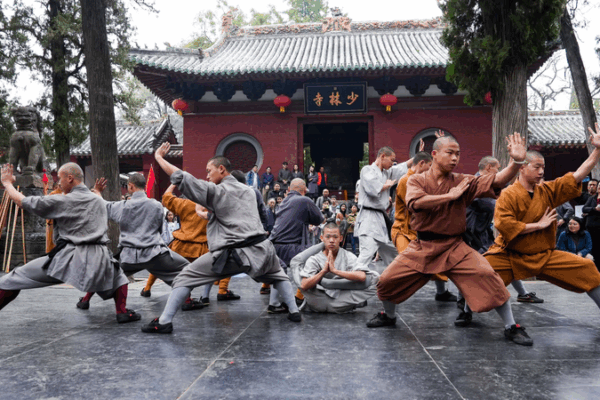 Monjes_Shaolin_asombran_con_flexibilidad_en_kung_fu_suave