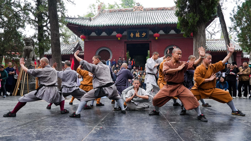 Monjes_Shaolin_asombran_con_flexibilidad_en_kung_fu_suave
