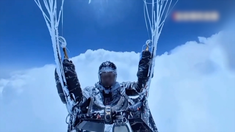 Supervivencia a Gran Altura: La Prueba de 8,598m de un Parapentista de 55 Años