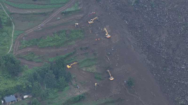 Deslizamientos en Guizhou: Continúan esfuerzos de rescate en medio de condiciones adversas video poster