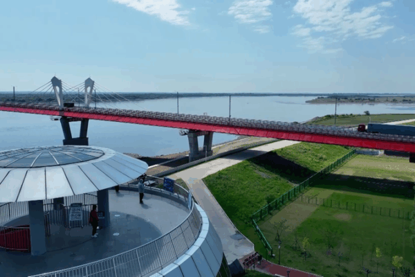 Nuevo_puente_dinamiza_el_comercio_fronterizo_entre_China_y_Rusia video poster