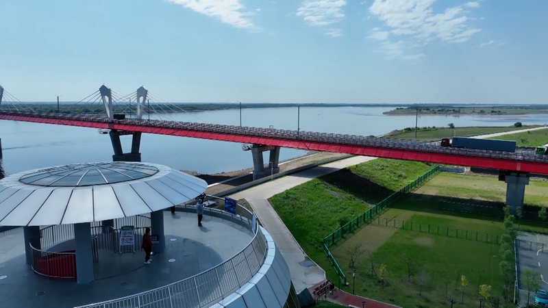 Nuevo_puente_dinamiza_el_comercio_fronterizo_entre_China_y_Rusia video poster