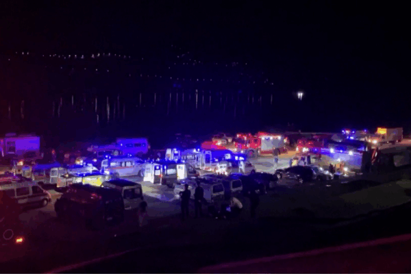 Trágico hundimiento de barcos en Guizhou: 9 muertos, rescate en curso Trágico hundimiento de barcos en Guizhou: 9 muertos, rescate en curso video poster