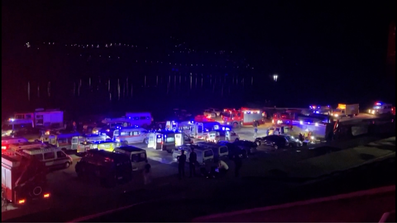 Trágico hundimiento de barcos en Guizhou: 9 muertos, rescate en curso video poster
