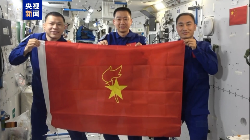 Saludos espaciales: astronautas celebran el Día del Niño Saludos espaciales: astronautas celebran el Día del Niño