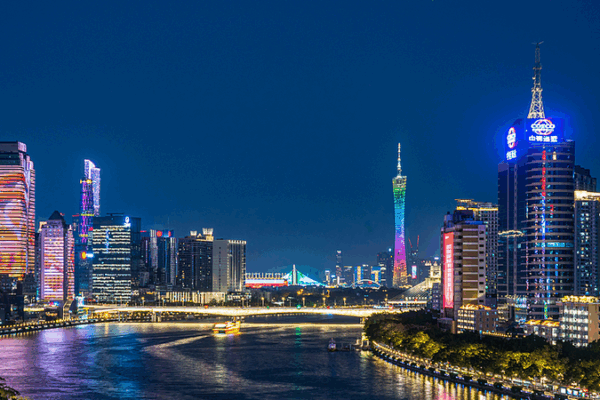 El Día del Trabajo se une a la Feria de Cantón: Guangzhou se ilumina por la noche