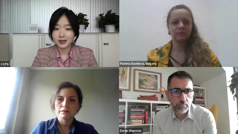 Periodistas_hablan_de_comercio_y_medios_en_la_Expo_China_CEEC video poster