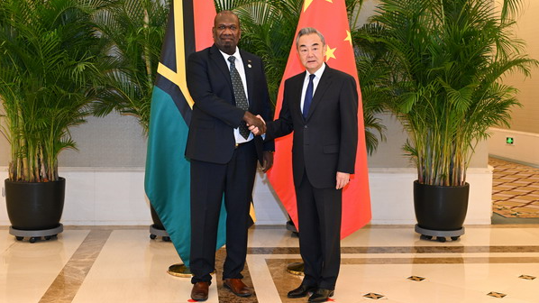 Wang Yi refuerza la asociación estratégica entre China y Vanuatu Wang Yi refuerza la asociación estratégica entre China y Vanuatu