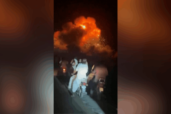 Pakistán afirma haber derribado 5 aviones en medio de ataques aéreos mortales Pakistán afirma haber derribado 5 aviones en medio de ataques aéreos mortales video poster