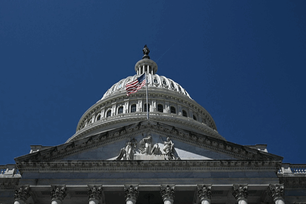 ¿Está colapsando la democracia estadounidense? Desentrañando un cambio corporativo-militar