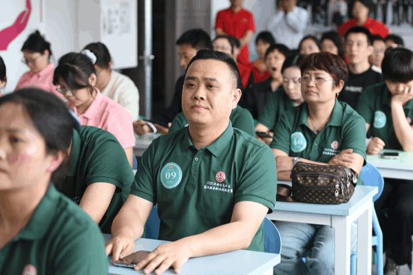 China capacitará a 1.5M de trabajadores domésticos anualmente hasta 2027