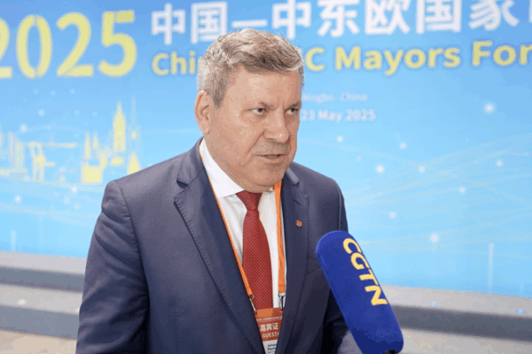 Ex-PM polaco insta a reforzar los vínculos China-Europa en medio de la incertidumbre Ex-PM polaco insta a reforzar los vínculos China-Europa en medio de la incertidumbre video poster