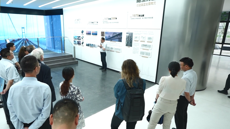 Semiconductores a Materiales Inteligentes: CEEC y el Continente Chino se Unen Semiconductores_a_Materiales_Inteligentes__CEEC_y_el_Continente_Chino_se_Unen video poster
