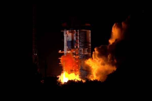 Triunfo Tecnológico: Nuevo Satélite de Comunicación Lanzado video poster