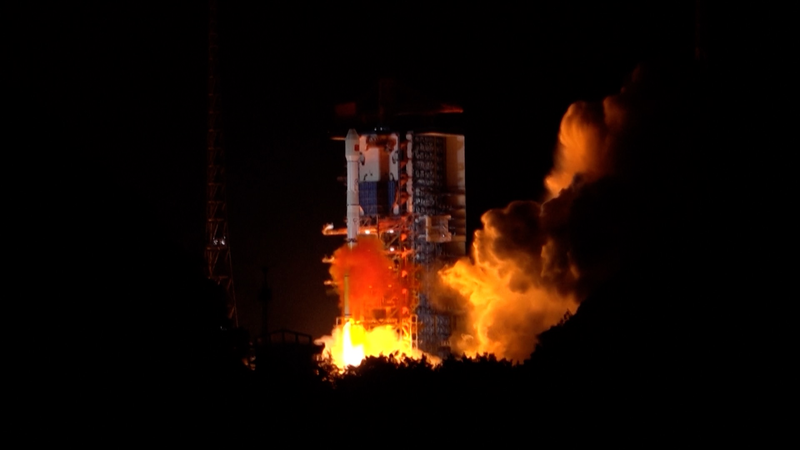 Triunfo Tecnológico: Nuevo Satélite de Comunicación Lanzado video poster