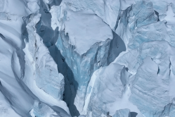 China lanza la primera encuesta aérea de glaciares marinos en Xizang video poster