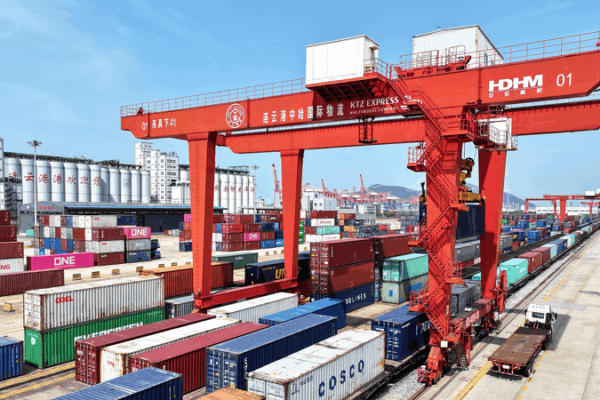 China y la UE: 50 años de confianza y vínculos en crecimiento China y la UE: 50 años de confianza y vínculos en crecimiento
