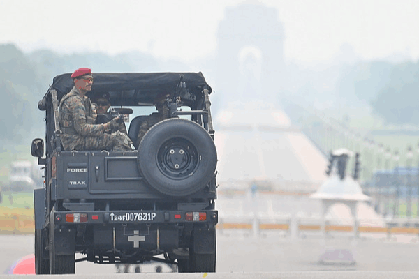 Wang Insta a la Calma mientras India y Pakistán Aceptan el Alto el Fuego