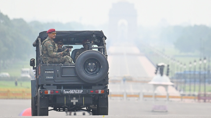 Wang Insta a la Calma mientras India y Pakistán Aceptan el Alto el Fuego