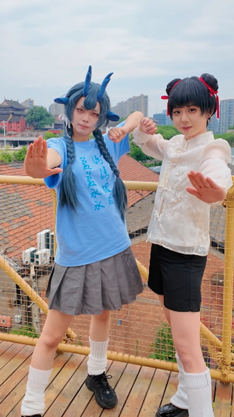Fiebre de Cosplay: CPOPwave Desata la Revolución de la Animación video poster
