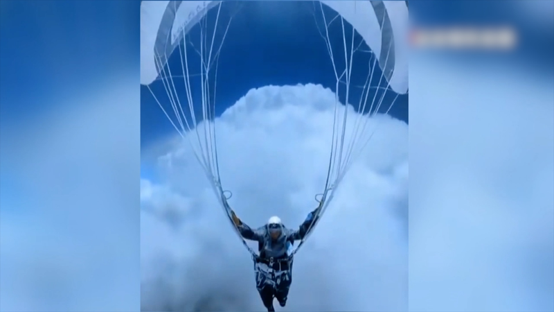 Viaje_de_alta_altitud_de_parapente__8_598m_de_altura