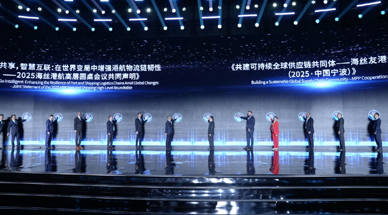 El Consenso Global de Envíos Toma Forma en Ningbo video poster