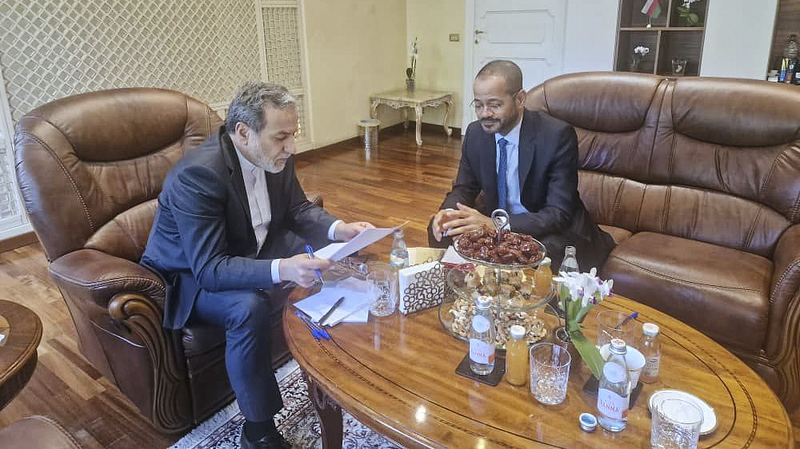 Irán Promociona la Quinta Ronda como las Conversaciones con EE. UU. 'Más Profesionales'
