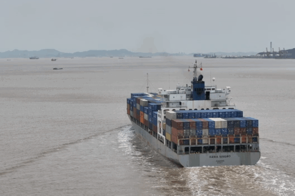 El Puerto de Ningbo Brilla en Medio de los Desafíos del Comercio Global El Puerto de Ningbo Brilla en Medio de los Desafíos del Comercio Global video poster