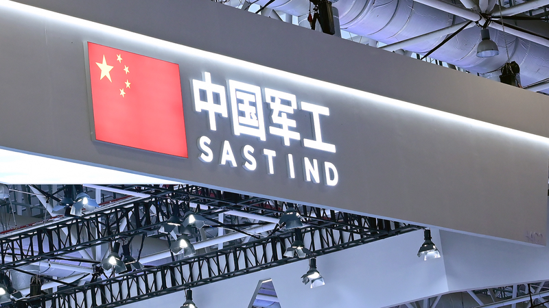 Xi_Jinping_firma_una_orden_para_asegurar_instalaciones_militares