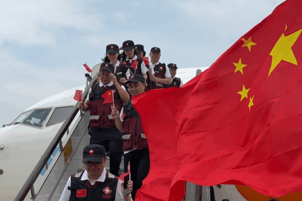 Equipo de salud chino regresa tras misión en Myanmar Equipo de salud chino regresa tras misión en Myanmar video poster